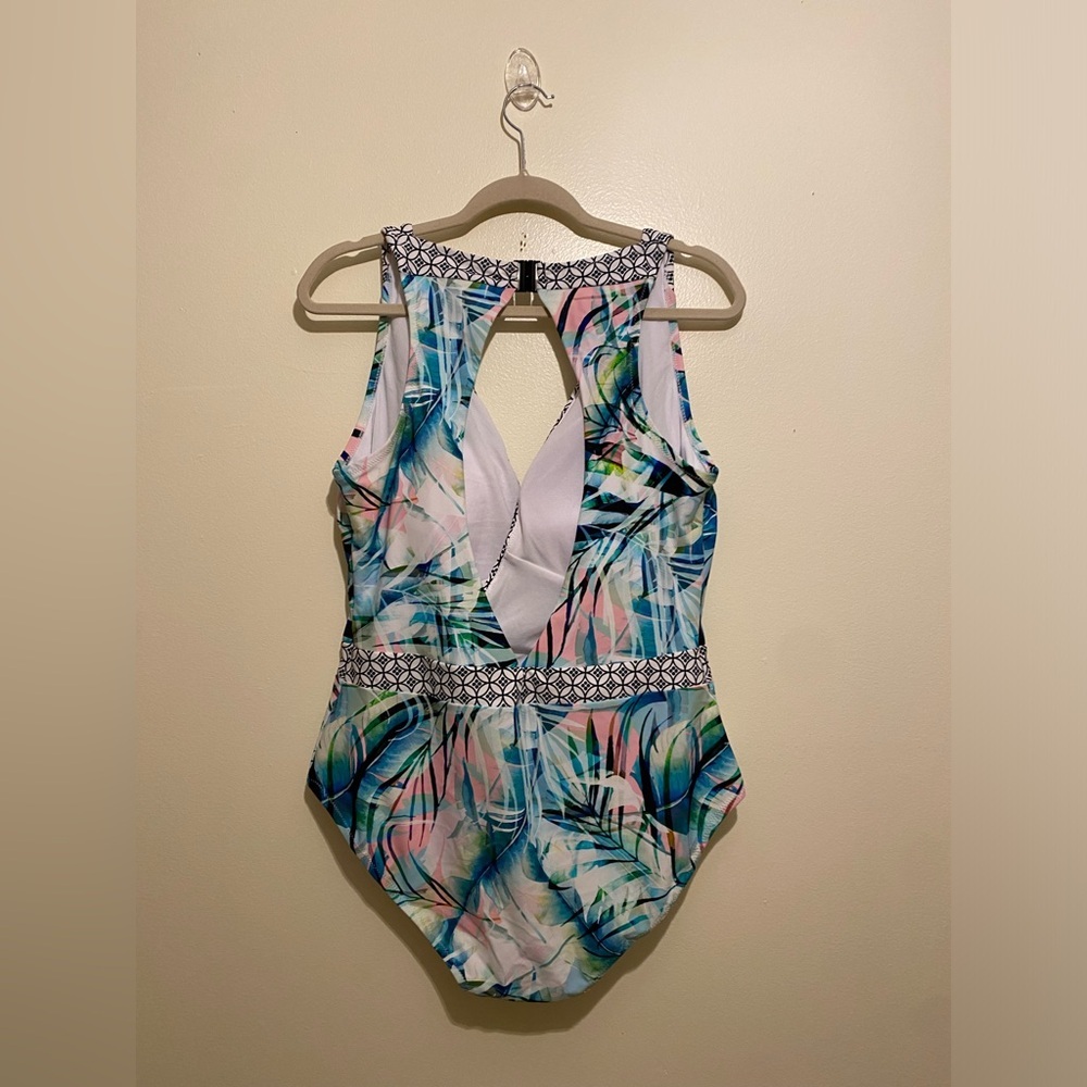 Swimsuits For All Black and White One-Piece. Size 16. New - Picture 2 of 8